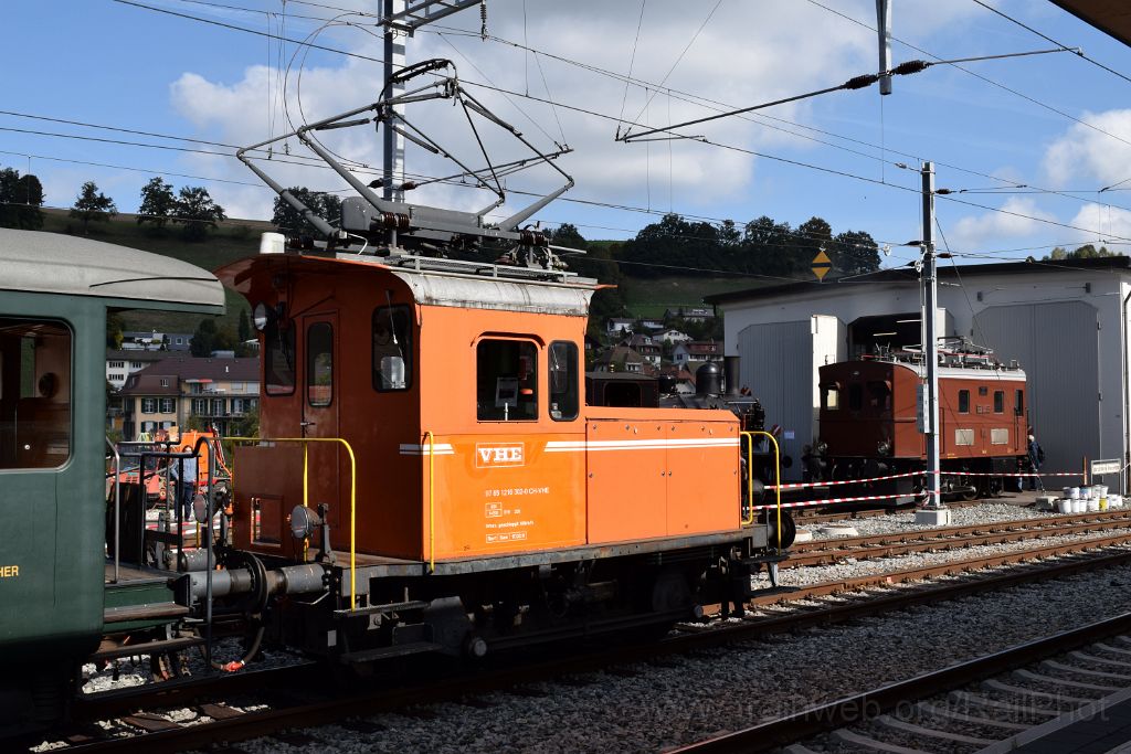 5141-0042-071018.jpg - VHE Te 216.302-0 + BLS Te 2/3 31 / Huttwil 7.10.2018