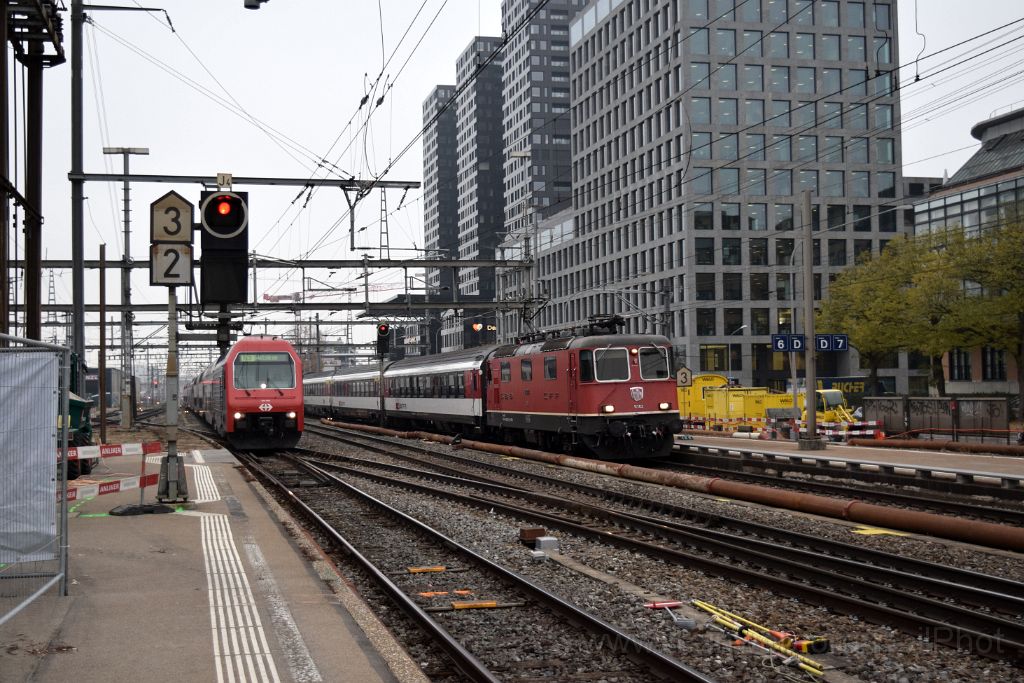 5187-0027-051118.jpg - SBB-CFF Re 450.019-5 "Stäfa" + Re 4/4" 11303 (Re 420.303-0) / Zürich-Altstetten 5.11.2018