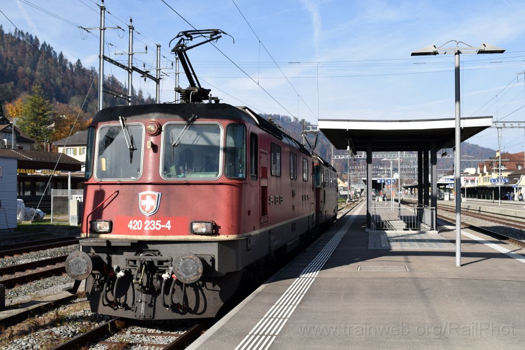 5192-0014-101118.jpg - SBB-CFF Re 4/4" 11235 (Re 420.235-4) + Re 420.241-2 / Wattwil 10.11.2018