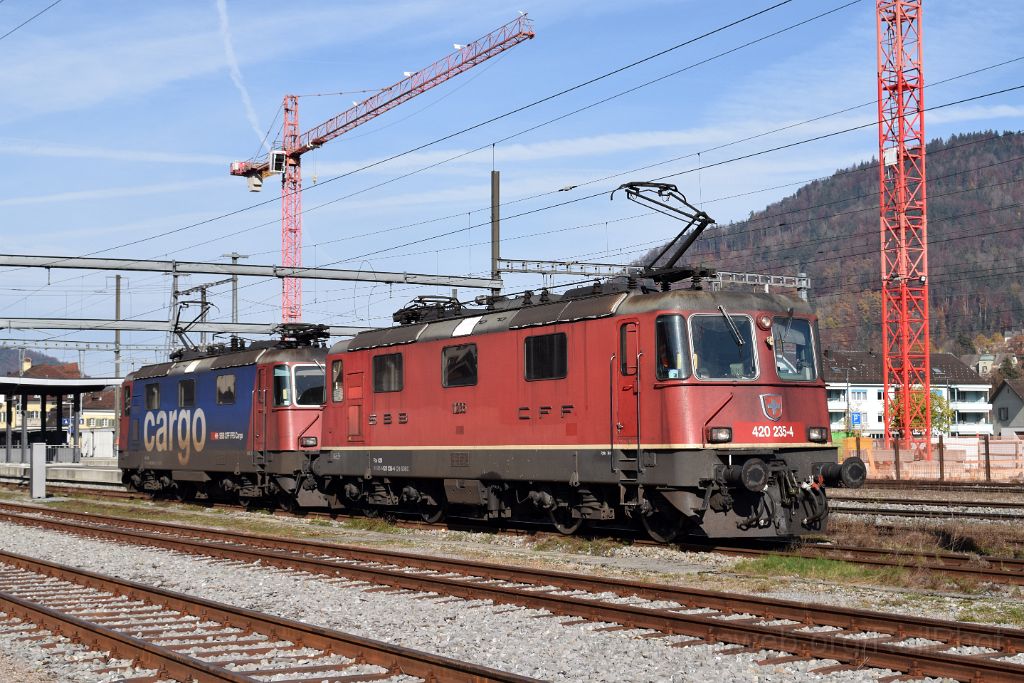 5192-0032-101118.jpg - SBB-CFF Re 4/4" 11235 (Re 420.235-4) + Re 420.241-2 / Wattwil 10.11.2018