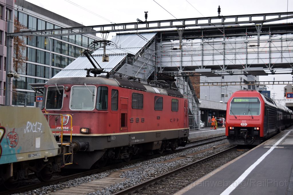 5201-0049-121118.jpg - SBB-CFF Re 4/4" 11235 (Re 420.235-4) + Re 450.057-5 "Dielsdorf" / Zürich-Altstetten 12.11.2018