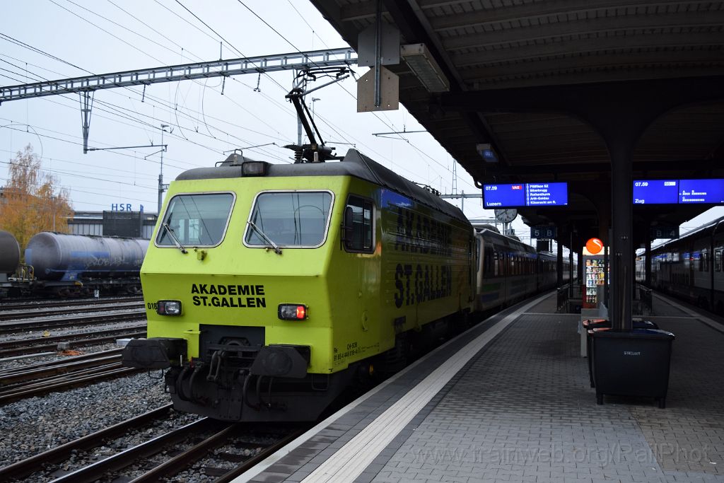5204-0003-141118.jpg - SOB Re 446.018-4 "Akademie St.Gallen" / Rapperswil 14.11.2018