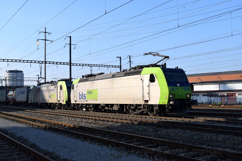 5207-0040-171118.jpg - BLS Re 485.004-6 + Re 486.501-0 / Pratteln 17.11.2018