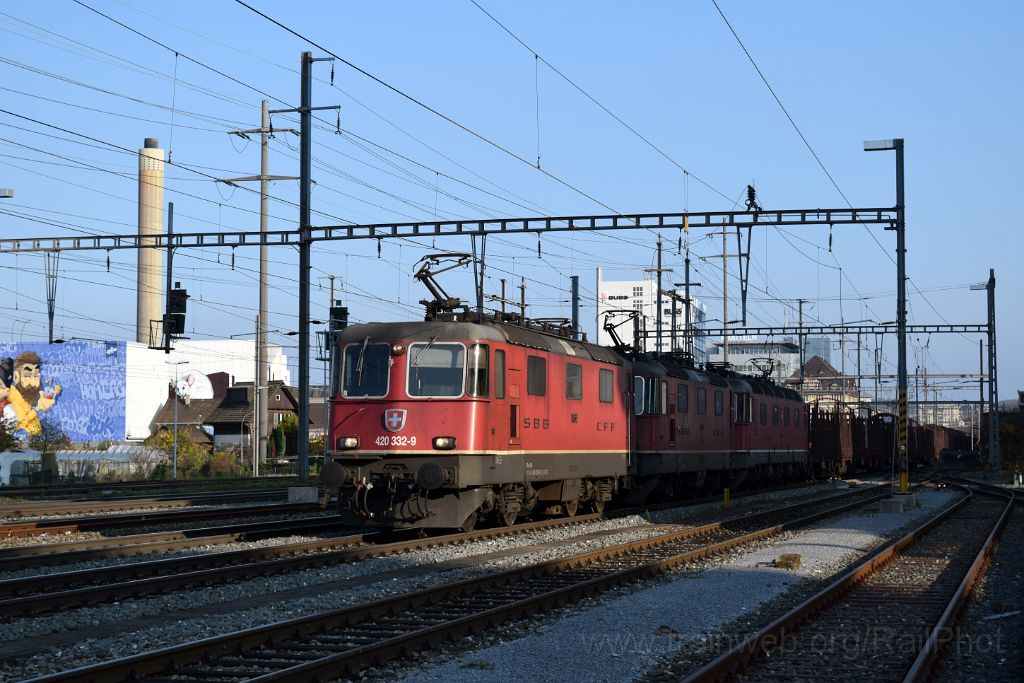 5208-0037-171118.jpg - SBB-CFF Re 4/4" 11332 (Re 420.332-9) + Re 4/4" 11275 (Re 420.275-0) + Re 6/6 11625 (Re 620.025-7) "Oensingen" / Pratteln 17.11.2018