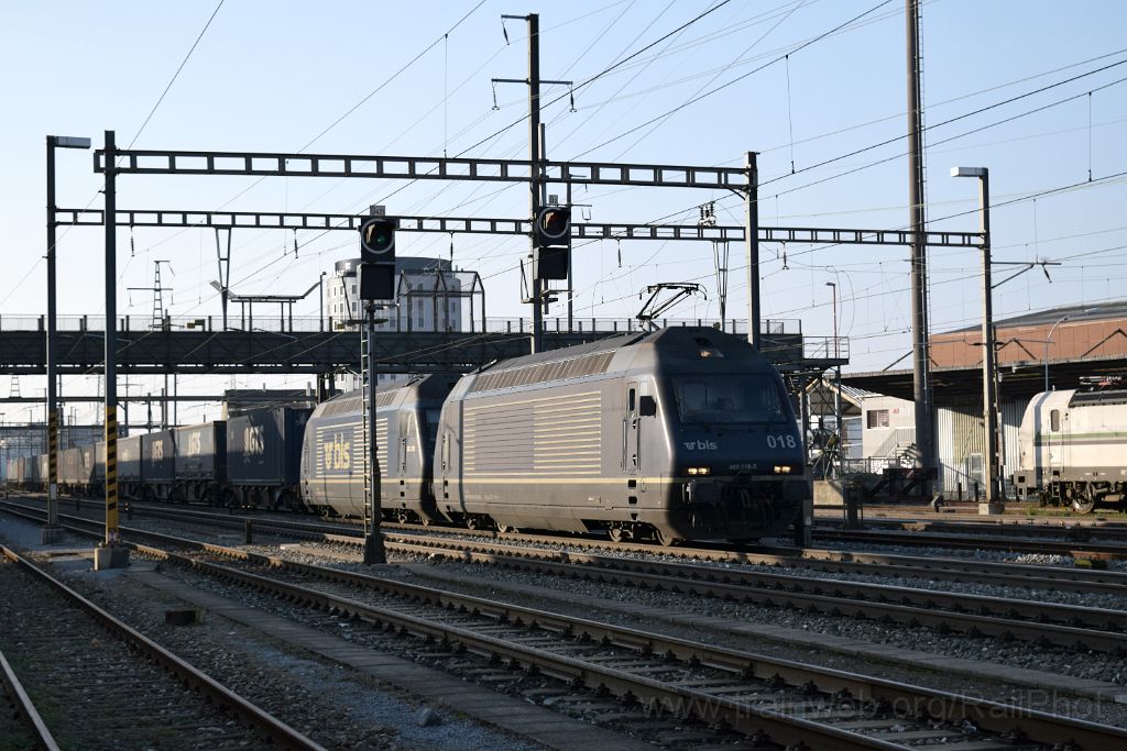 5210-0016-171118.jpg - BLS Re 465.018-0 + Re 465.011-5 "Wiesenberg" / Pratteln 17.11.2018