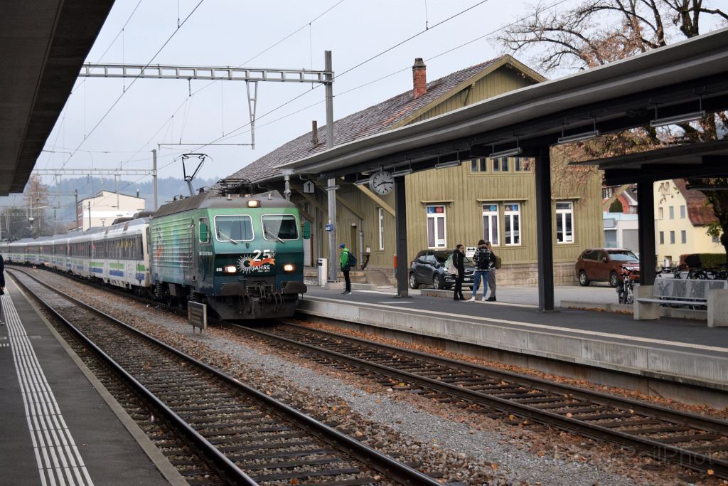 5212-0045-201118.jpg - SOB Re 446.016-8 "25 Jahre Voralpen-Express" / Uznach 20.11.2018