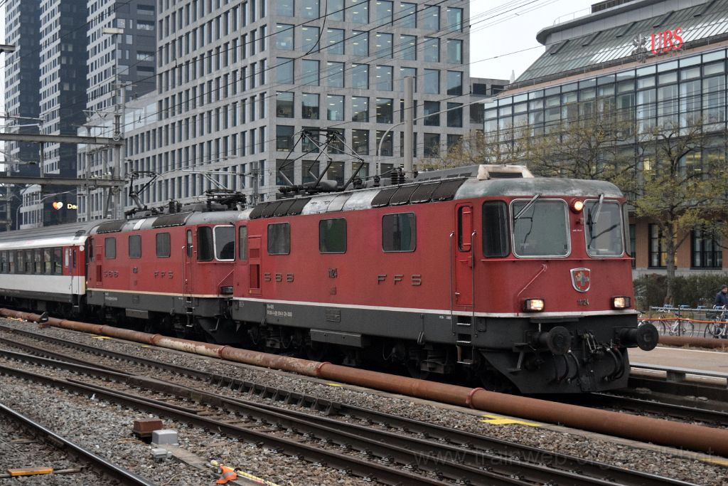 5213-0037-211118.jpg - SBB-CFF Re 4/4" 11124 (Re 420.124-0) + Re 4/4" 11304 (Re 420.304-8) / Zürich-Altstetten 21.11.2018