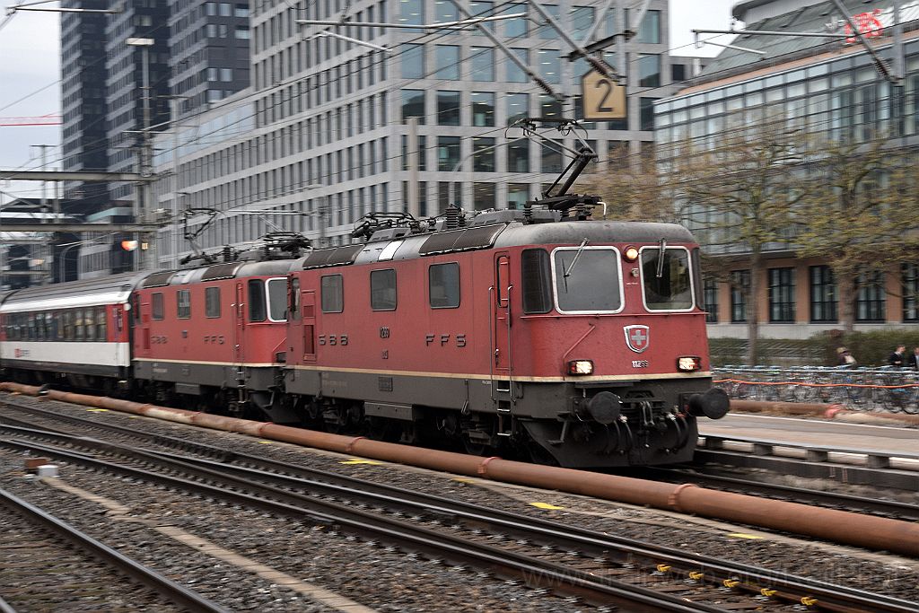 5224-0026-301118.jpg - SBB-CFF Re 4/4" 11299 (Re 420.299-0) + Re 4/4" 11303 (Re 420.303-0) / Zürich-Altstetten 30.11.2018