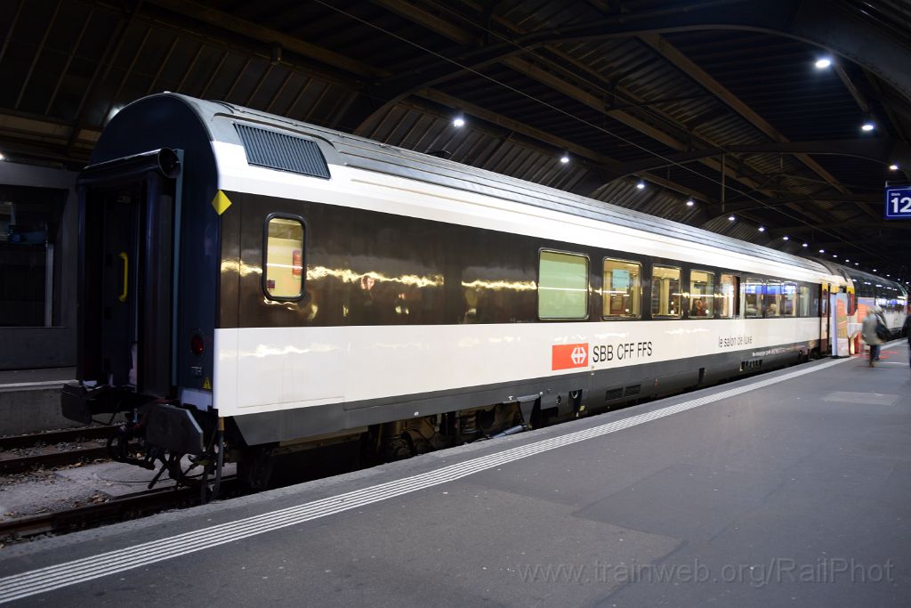 5227-0035-051218.jpg - SBB-CFF SRm 100 "Le salon de luxe" / Zürich HB 5.12.2018