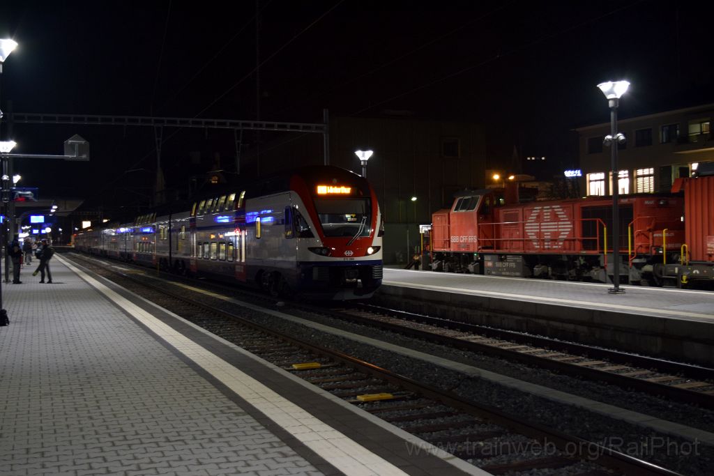 5230-0016-051218.jpg - SBB-CFF RABe 511.068 + Am 843.009-2 / Rapperswil 5.12.2018