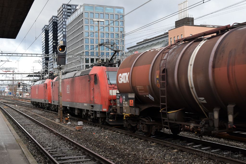 5230-0038-101218.jpg - DBAG 185.123-7 + 185.117-9 / Zürich-Altstetten 10.12.2018