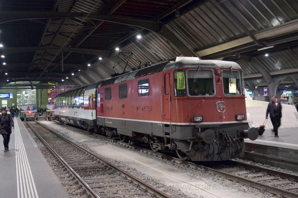 5233-0001-111218.jpg - SBB-CFF Re 4/4" 11124 (Re 420.124-0) + Apm 104 / Zürich HB 11.12.2018