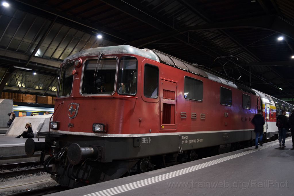 5233-0039-111218.jpg - SBB-CFF Re 4/4" 11124 (Re 420.124-0) / Zürich HB 11.12.2018