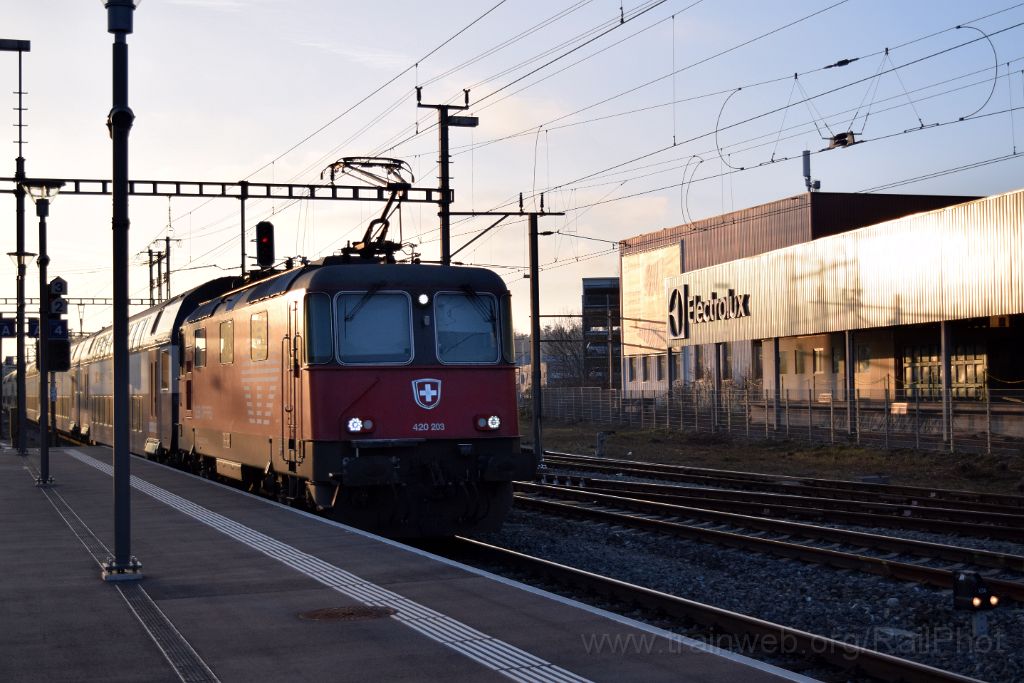5245-0028-281218.jpg - SBB-CFF Re 420.203-2 / Mägenwil 28.12.2018