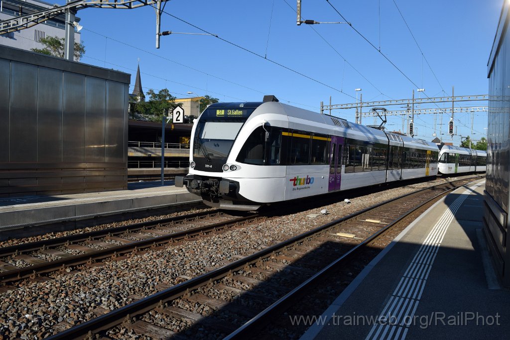 7127-0030-060820.jpg - Thurbo RABe 526.742-2 "Flawil" + RABe 526.721-6 / Wil 6.8.2020