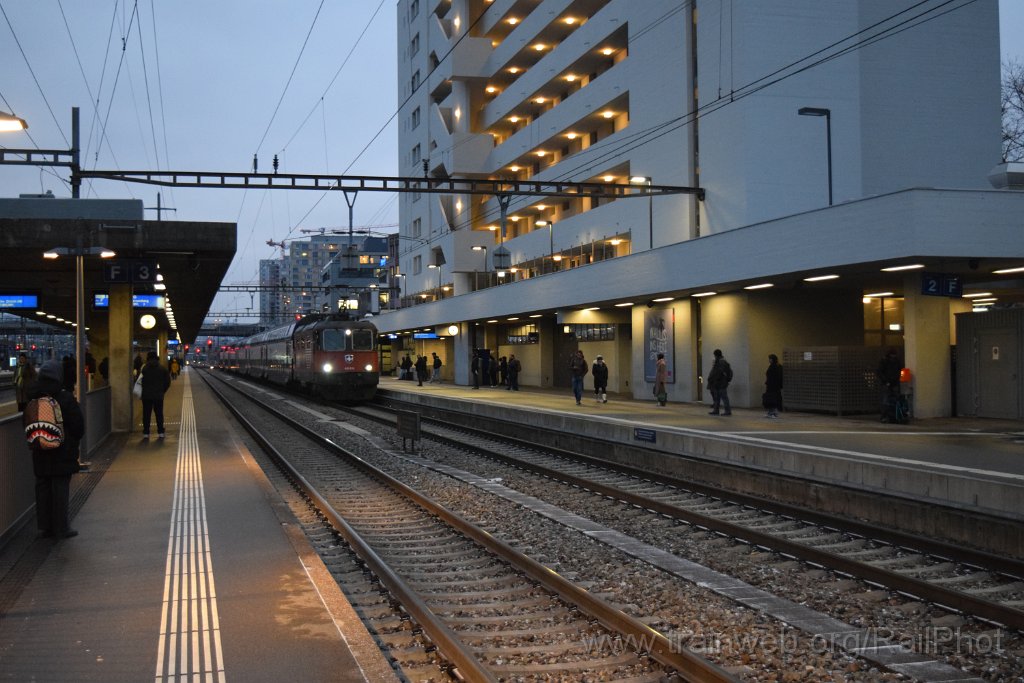8916-0038-080124.jpg - SBB-CFF Re 420.211-5 / Zürich-Altstetten 8.1.2024