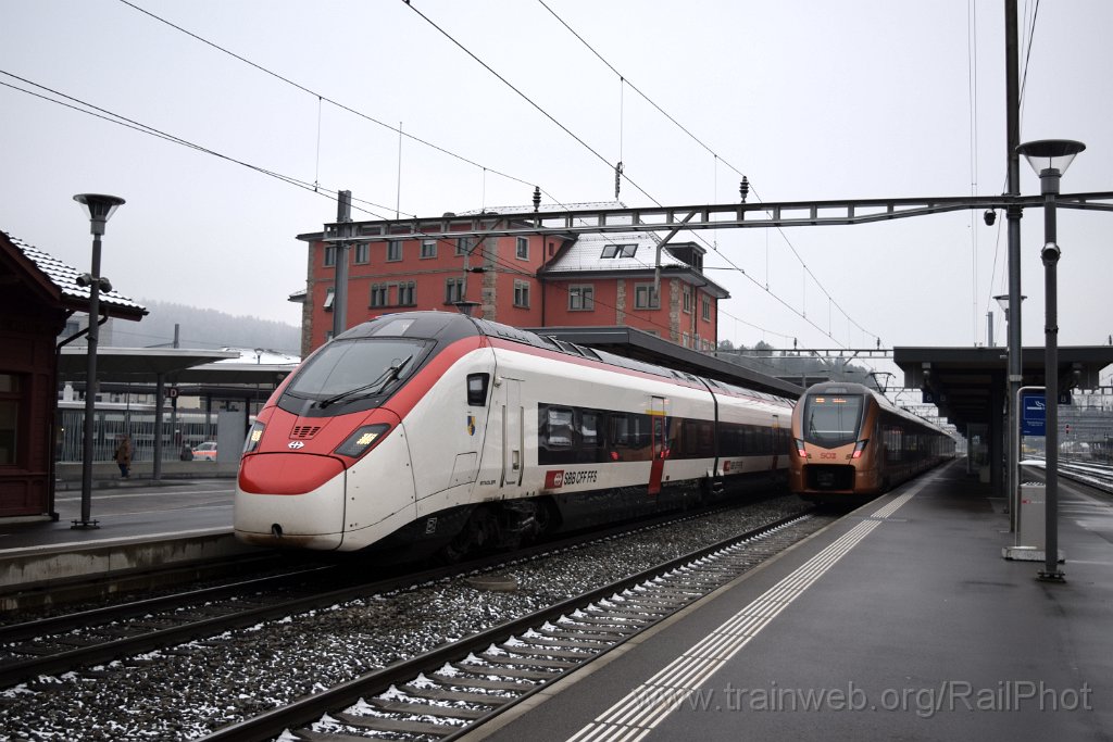 8921-0037-100124.jpg - SOB RABe 526.120-1 + SBB-CFF RABe 501.008 "Ceneri" / Arth-Goldau 10.1.2024