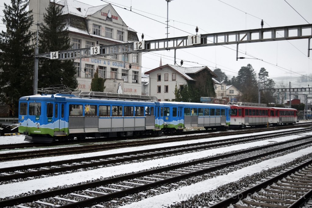 8922-0026-100124.jpg - ARB BDhe 2/4 13 "Migros" + Bt 23 "Migros" + VRB Bhe 4/4 21 + Bt 31 / Arth-Goldau 10.1.2024