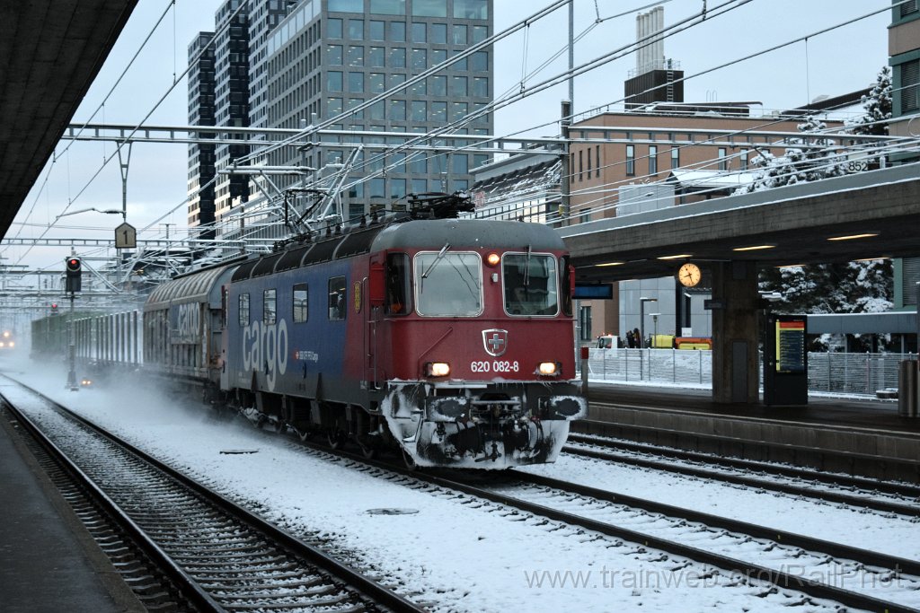 8930-0014-190124.jpg - SBB-CFF Re 620.082-8 "Pfäffikon SZ" / Zürich-Altstetten 19.1.2024