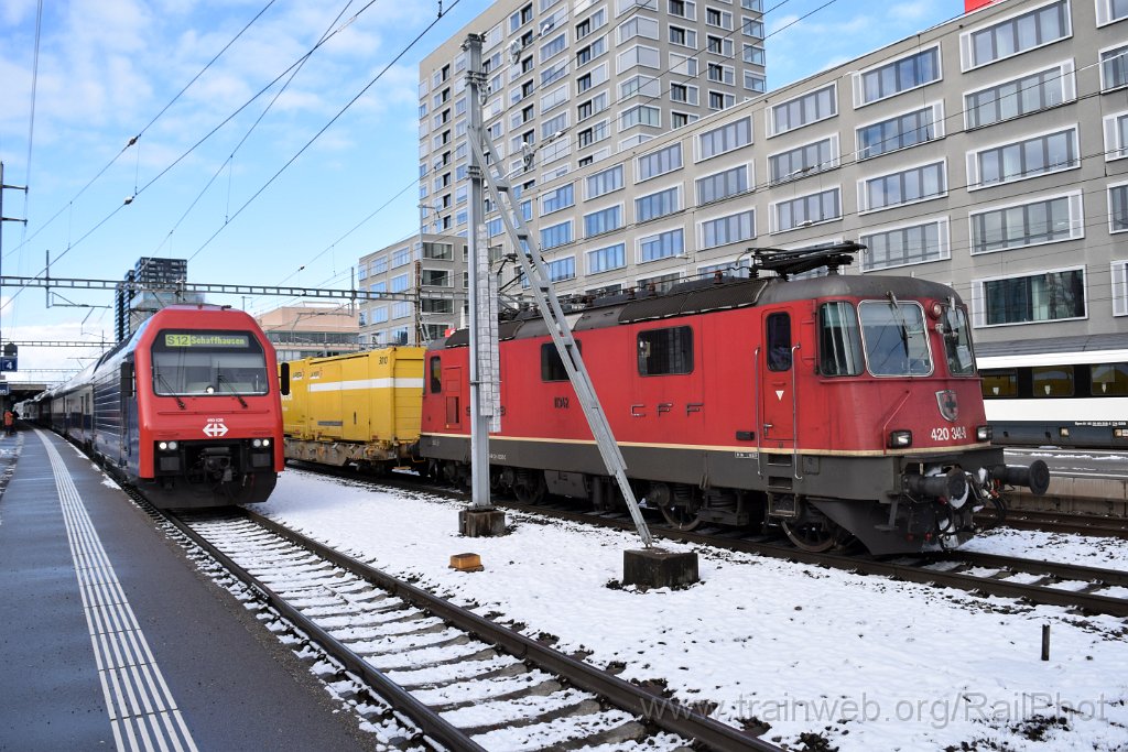 8930-0024-190124.jpg - SBB-CFF Re 4/4" 11342 + Re 450.028-6 "Ürikon" / Zürich-Altstetten 19.1.2024