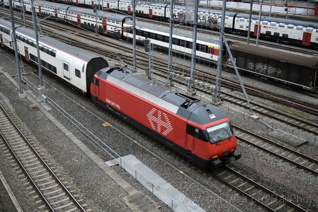 8975-0008-190224.jpg - SBB-CFF Re 460.014-4 "Val-du-Trient" / Zürich (Hardplatz) 19.2.2024