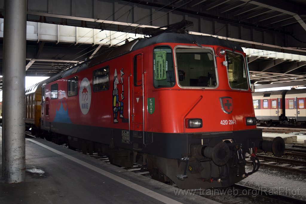 8979-0030-020324.jpg - SBB-CFF Re 420.294-1 "100 ans Cirque Knie" / Chur 2.3.2024