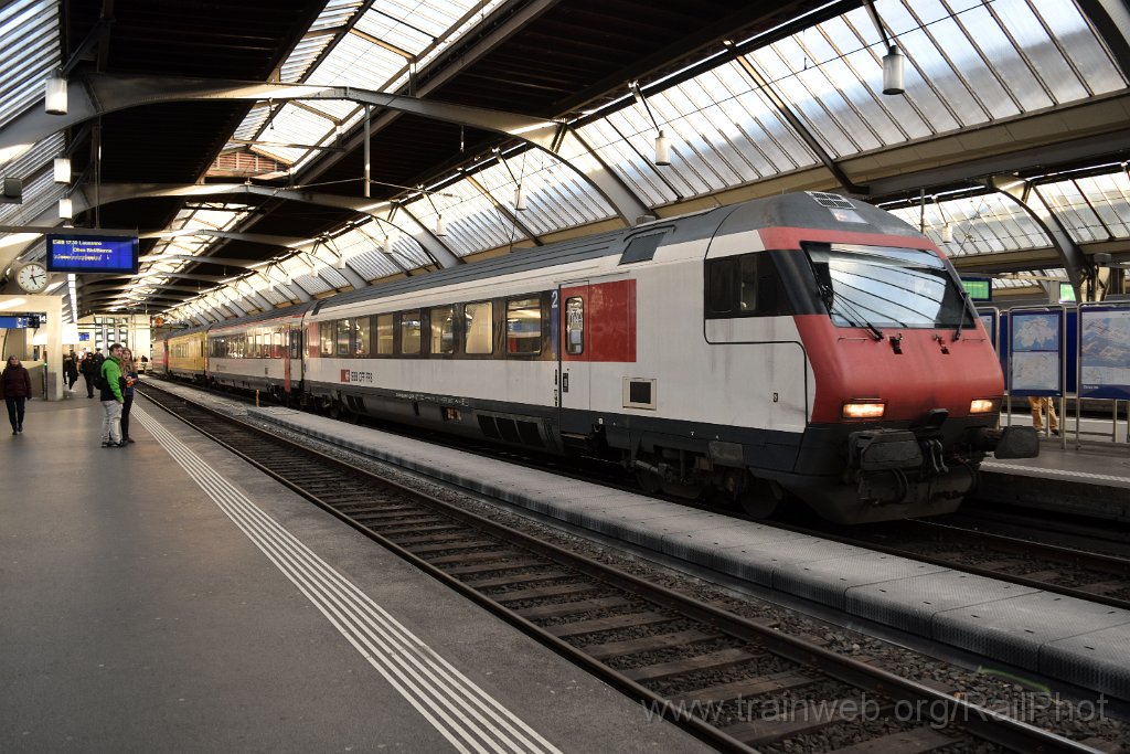 8993-0006-110324.jpg - SBB-CFF Bt (IC) 50 85 28-94 976-3 + A (VU IV) 140 + X 108 "RailCom" + Re 460.102-7 "Lägern" / Zürich HB 11.3.2024