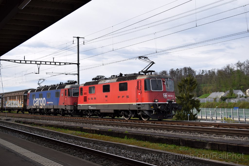 9022-0048-050424.jpg - SBB-CFF Re 4/4" 11281 + Re 620.068-7 "Stein-Säckingen" / Killwangen-Spreitenbach 5.4.2024