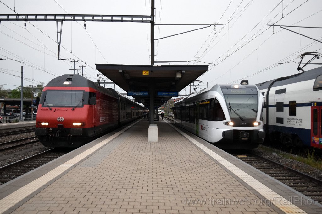 9029-0027-070424.jpg - SBB-CFF Re 460.069-8 "Verkehrshaus" + Thurbo RABe 526.732-3 / Weinfelden 7.4.2024