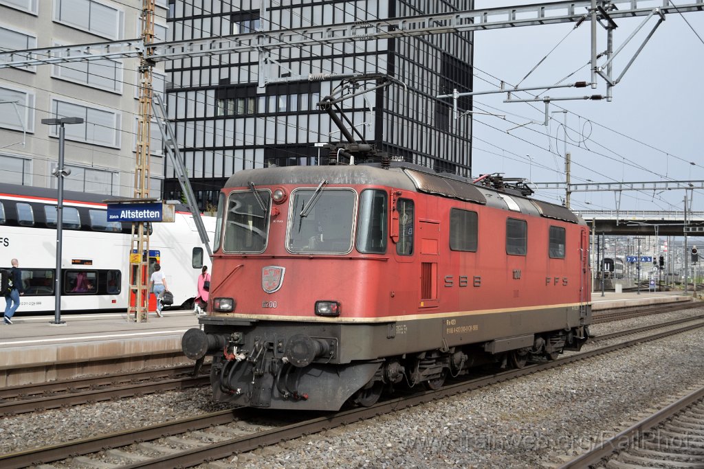 9032-0012-080424.jpg - SBB-CFF Re 4/4" 11200 / Zürich-Altstetten 8.4.2024