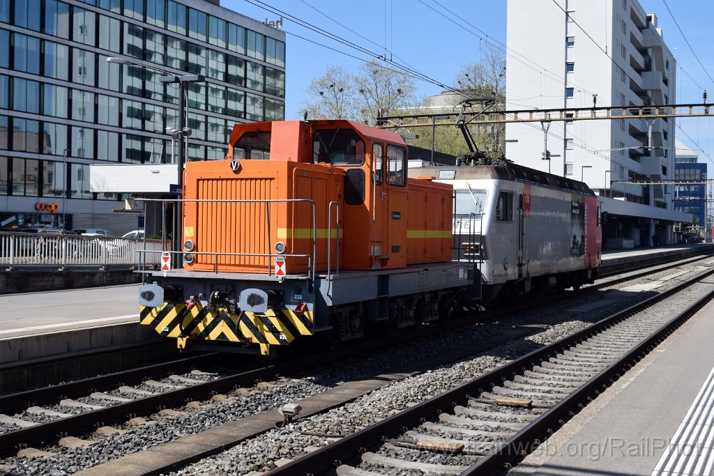 9036-0006-120424.jpg - DSF Re 456.095-9 "Degersheim" + Stauffer Em 837.827-5 / Zürich-Altstetten 12.4.2024