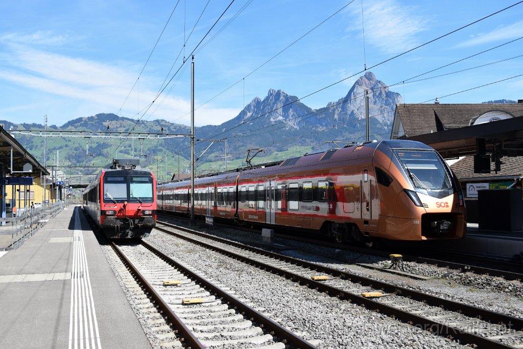 9042-0034-140424.jpg - SBB-CFF ABt (DO) 897 + SOB RABe 526.222-5 / Brunnen 14.4.2024