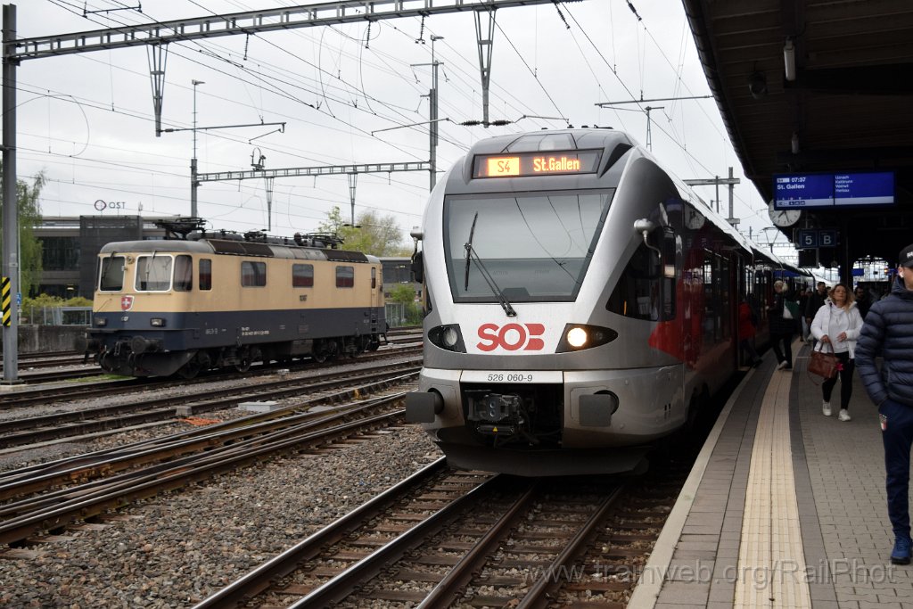 9056-0016-190424.jpg - IRSI Re 421.387-2 + SOB RABe 526.060-9 "Hundwiler Höhi" / Rapperswil 19.4.2024