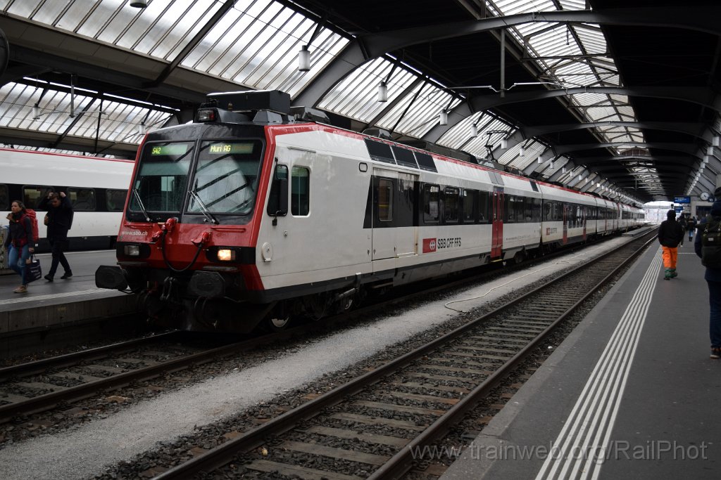 9057-0014-190424.jpg - SBB-CFF RBDe 560.300-6 / Zürich HB 19.4.2024
