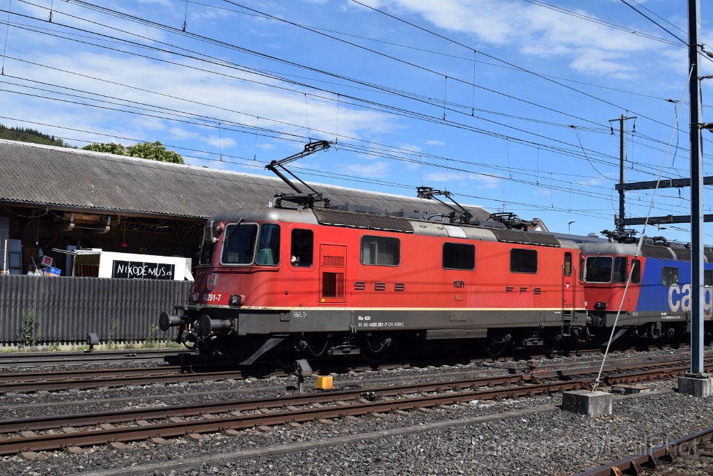9066-0024-270424.jpg - SBB-CFF Re 4/4" 11291 + Re 620.021-6 "Taverne-Torricella" / Sissach 27.4.2024