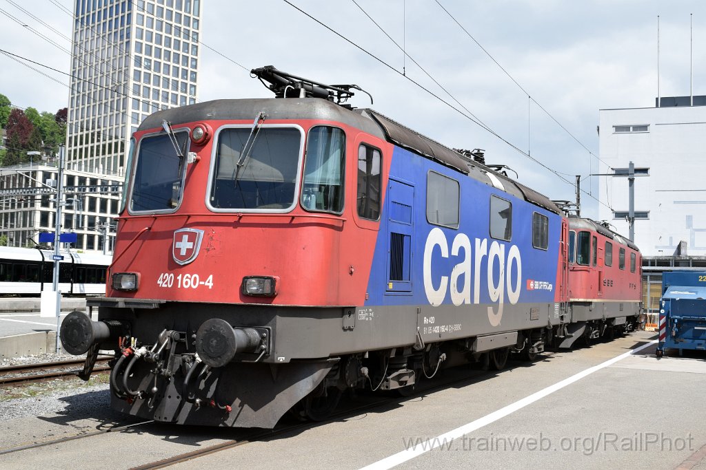 9098-0009-090524.jpg - SBB-CFF Re 420.160-4 + Re 4/4" 11235 / St.Gallen HB 9.5.2024