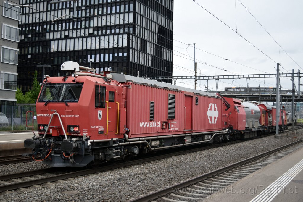 9106-0034-150524.jpg - SBB-CFF XTmas 003 "Brugg" / Zürich-Altstetten 15.5.2024