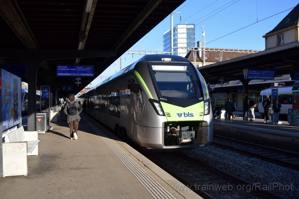 9480-0012-141124.jpg - BLS RABe 528.220 / Neuchâtel 14.11.2024