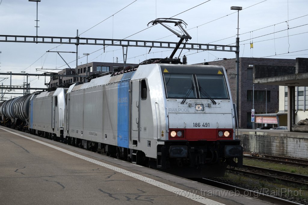 9486-0002-251124.jpg - RailPool 186.491-7 + 186.452-9 / Rheinfelden 25.11.2024