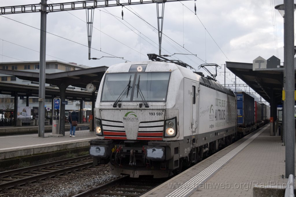 9495-0034-041224.jpg - TXL 193.597-2 "I do the job of 40 trucks" / Pratteln 4.12.2024