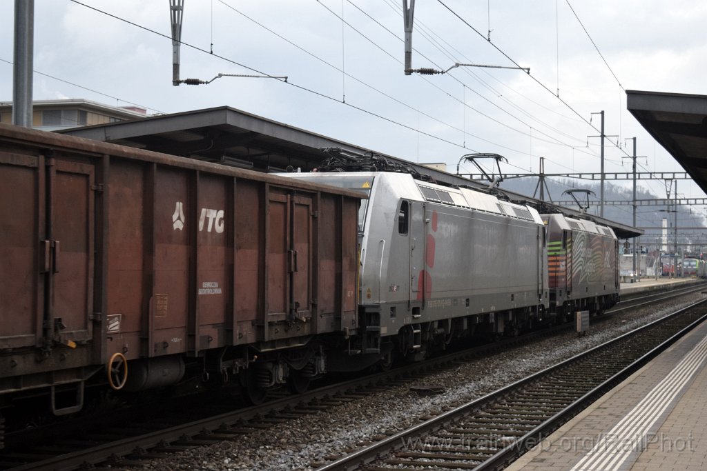 9496-0022-041224.jpg - HSL 185.602-0 + Akiem 185.570-9 / Pratteln 4.12.2024