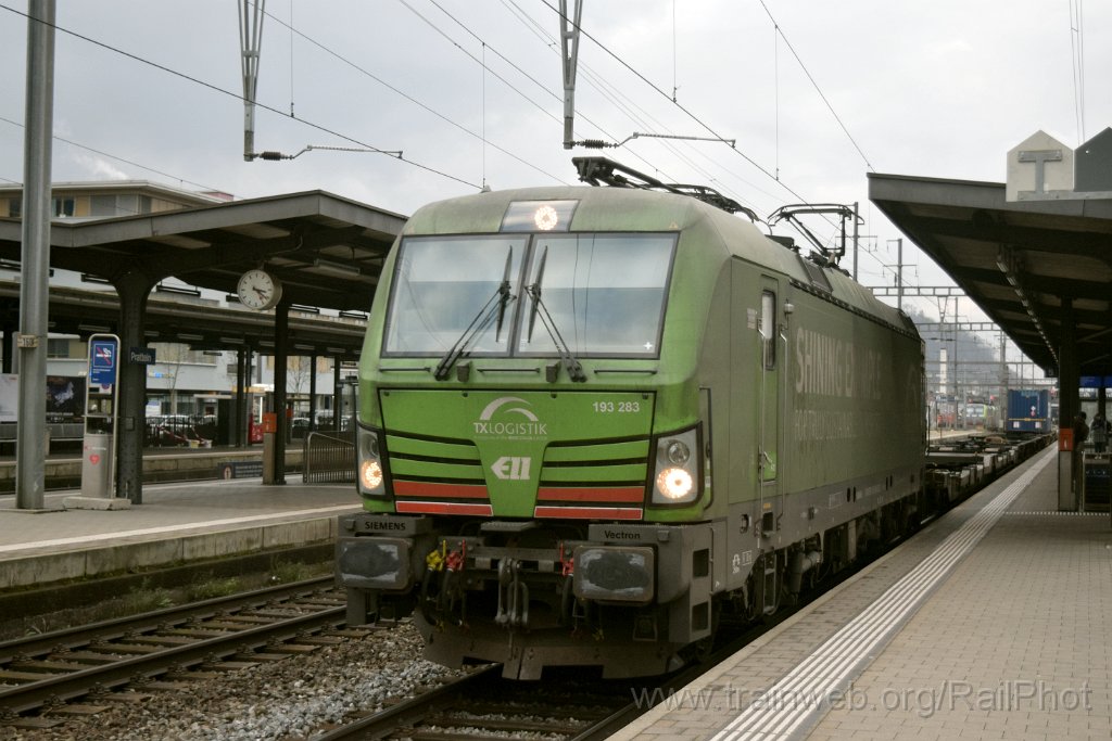 9496-0049-041224.jpg - TXL 193.283 "Shining example" / Pratteln 4.12.2024