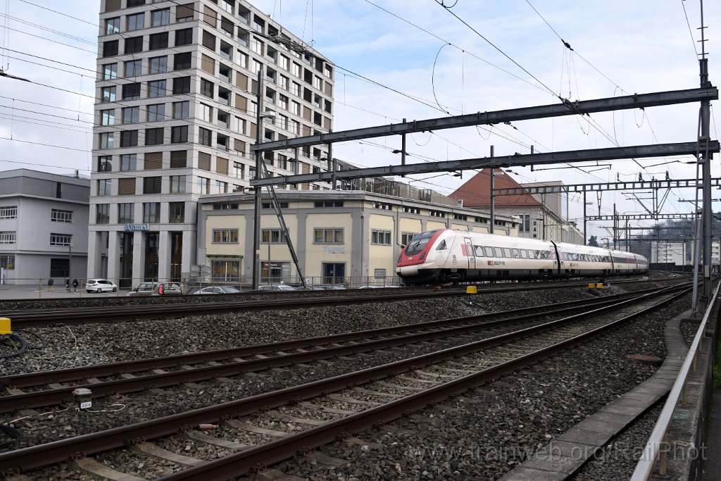 9501-0043-051224.jpg - SBB-CFF ICN RABe 500.042 "Steivan Brunies" / Lenzburg 5.12.2024