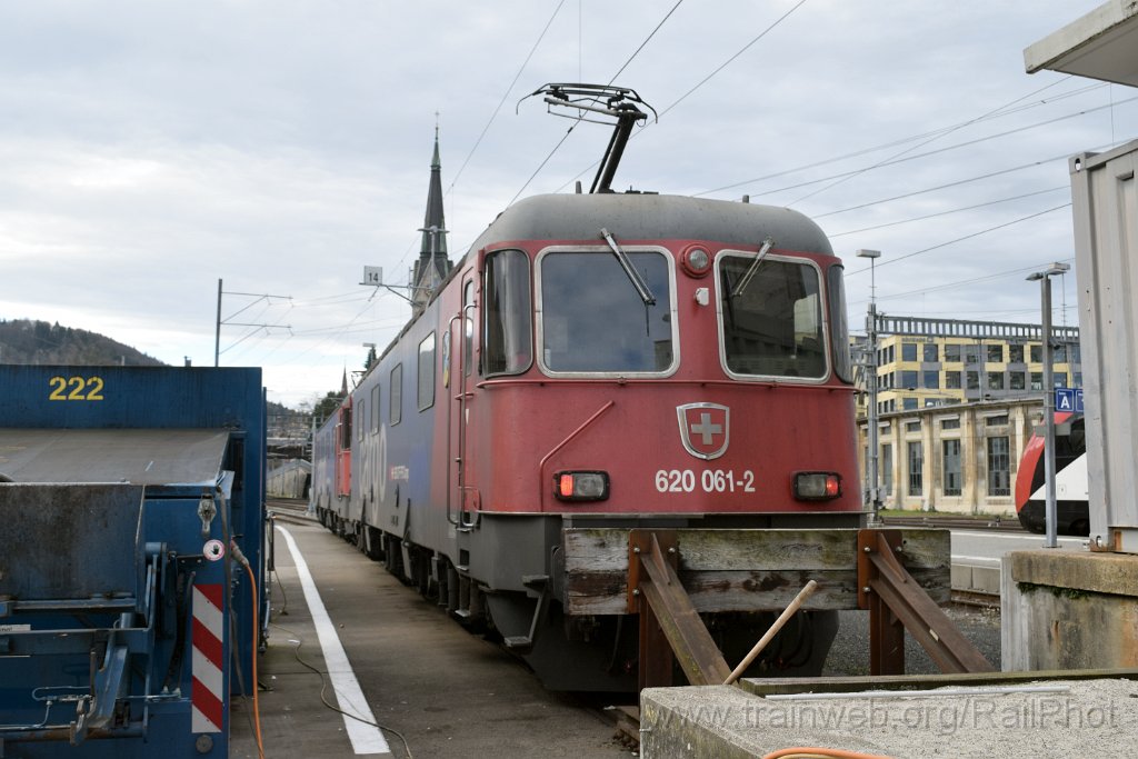 9518-0017-181224.jpg - SBB-CFF Re 620.061-2 "Gampel-Steg" + Re 620.010-9 "Spreitenbach" / St.Gallen HB 18.12.2024