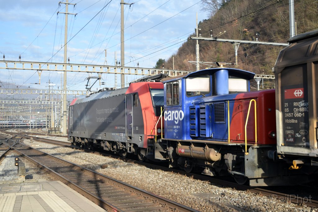 9519-0025-181224.jpg - SBB-CFF Re 484.020-3 "L'ambiente ringrazia" + Tm 232.127-1 / Olten 18.12.2024