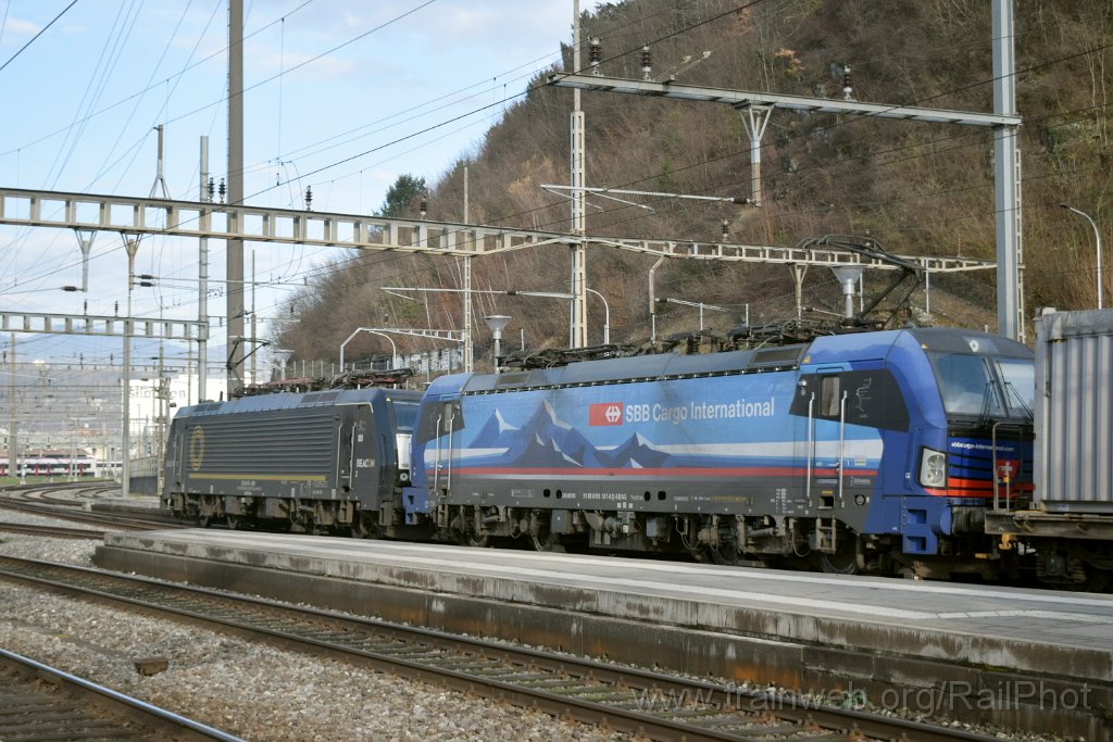 9519-0047-181224.jpg - Beacon ES 64 F4-089 + SBB-CFF 193.517-0 "Adda" / Olten 18.12.2024