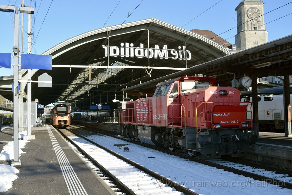 9529-0030-311224.jpg - SBB-CFF Am 843.005-0 + SOB RABe 526.106-0 / St.Gallen HB 31.12.2024