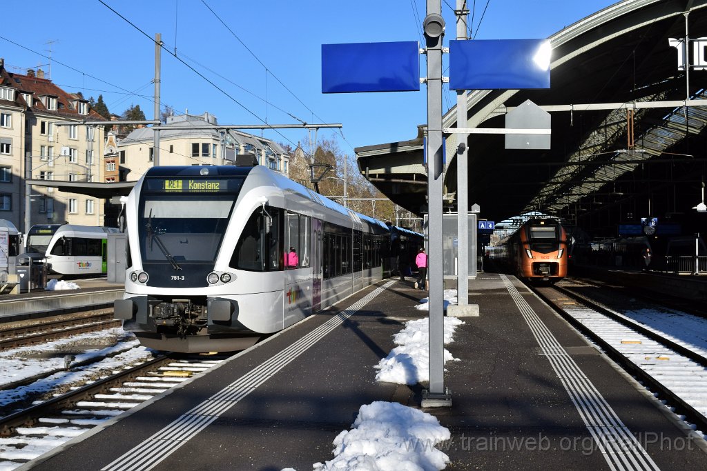 9530-0024-311224.jpg - Thurbo RABe 526.751-3 + SOB RABe 526.106-0 / St.Gallen HB 31.12.2024