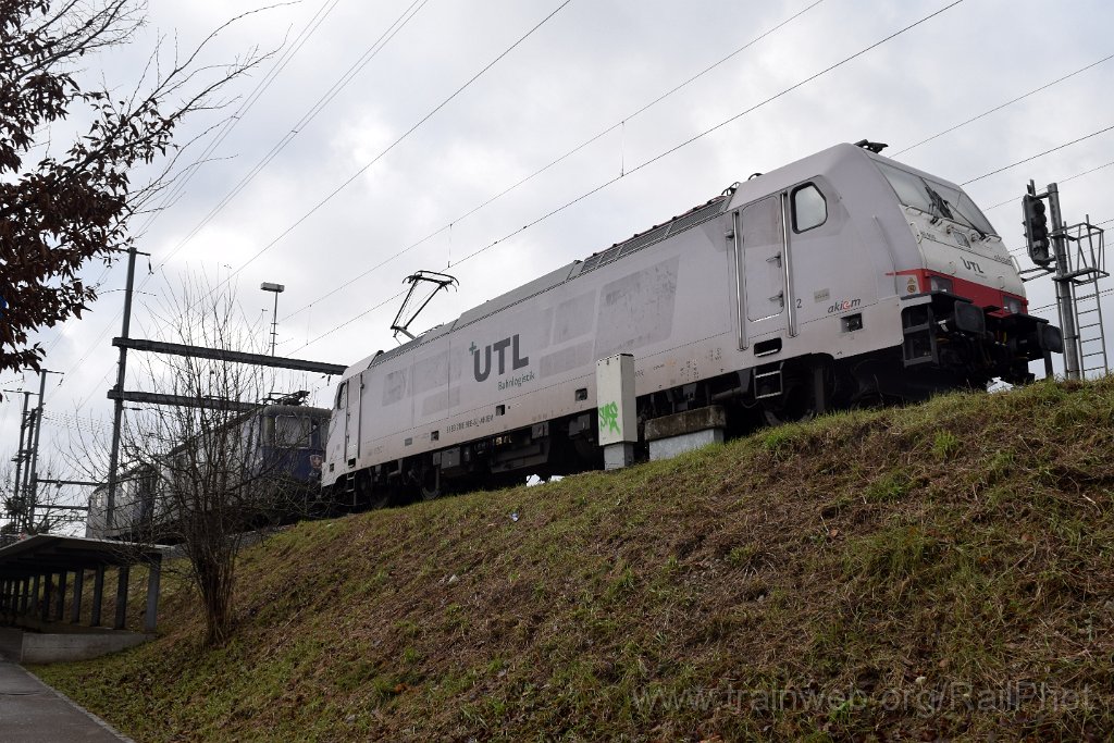 9532-0005-030125.jpg - Akiem 186.908 + UTL Re 421.383-1 + Re 421.371-6 / Frauenfeld 3.1.2025