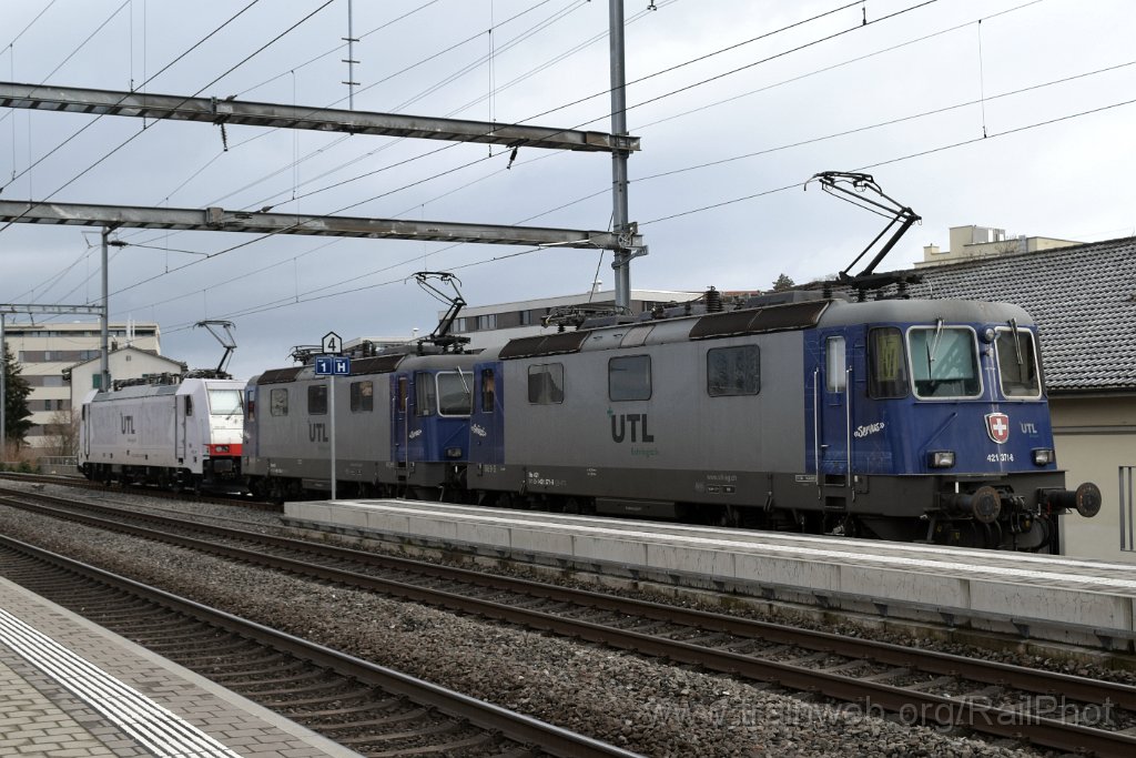 9532-0046-030125.jpg - UTL Re 421.371-6 + Re 421.383-1 + Akiem 186.908 / Frauenfeld 3.1.2025
